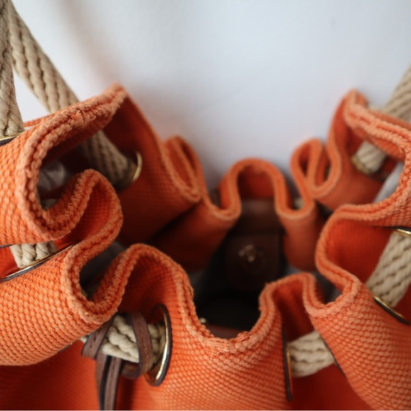 Sale🔥 Michael Kors Bucket Bag - Picture 10 of 13